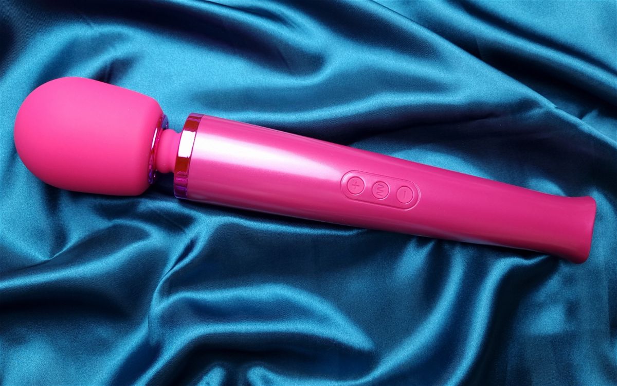 Le Wand Rechargeable Massage Wand